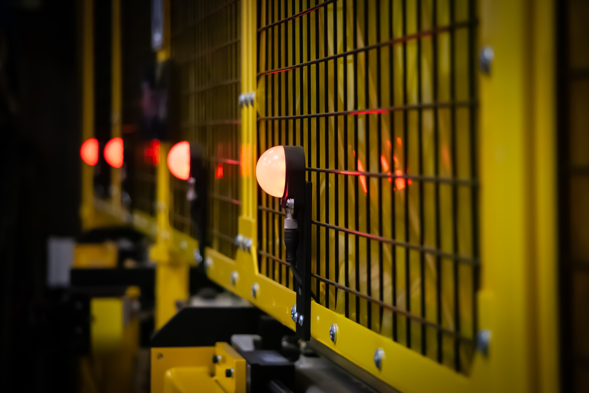 Illuminated safety sensors aligned along a guarded automation cell